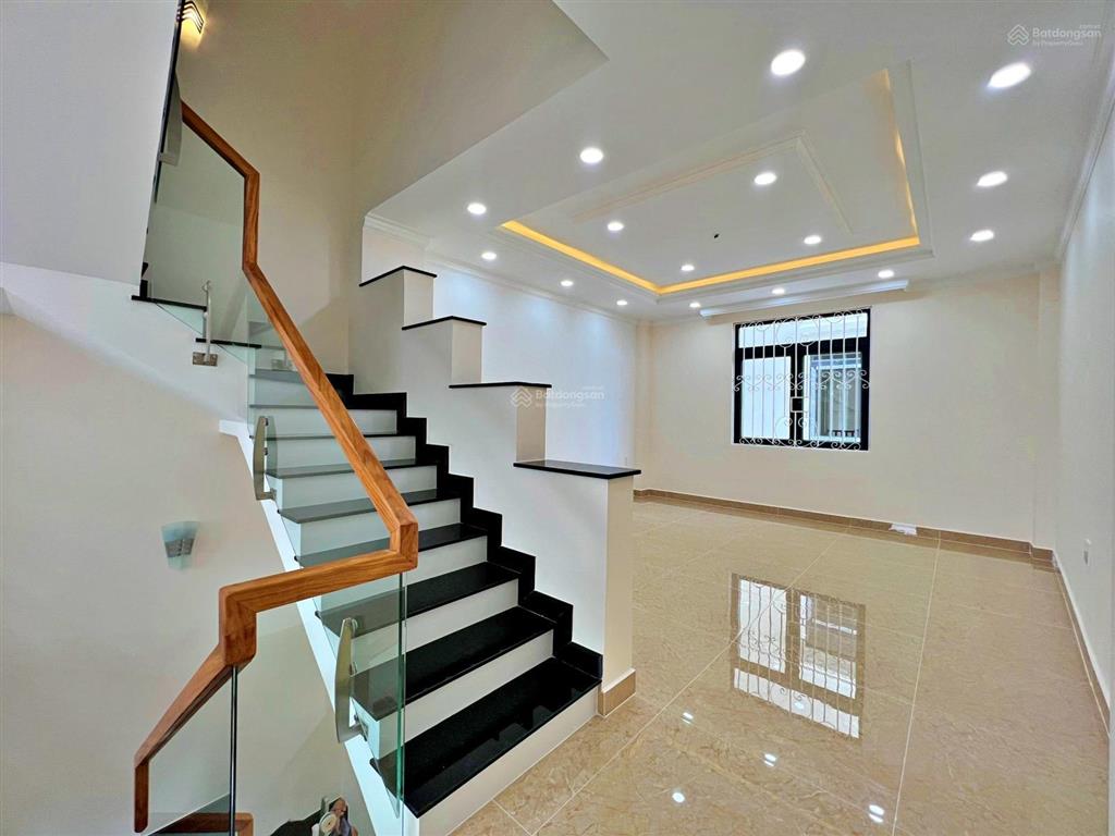 Giảm 600tr  nhà 4 tầng xây mới sát sông sài gòn  cạnh vạn phúc city  đường thông ô tô né nhau