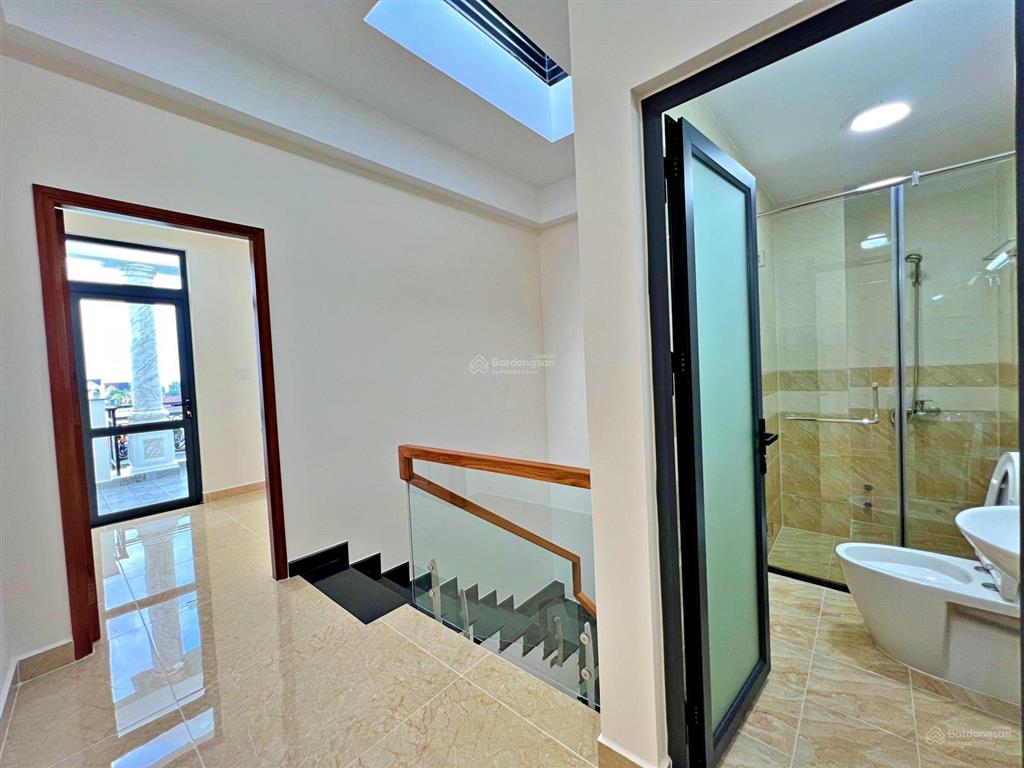 Giảm 600tr  nhà 4 tầng xây mới sát sông sài gòn  cạnh vạn phúc city  đường thông ô tô né nhau