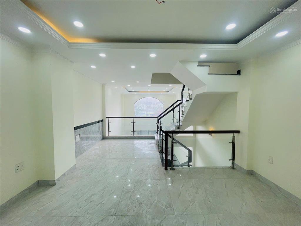 Nhà mới 4 tầng  đối diện vạn phúc city  dt 62,9m2 ngang 4,5m  đường ô tô tránh nhau  sổ riêng
