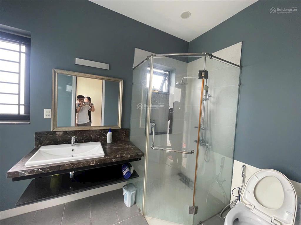 Chính chủ bán căn biệt thự 4 tầng dt 198m2 ngang 9m  khu bên sông gần giga mall