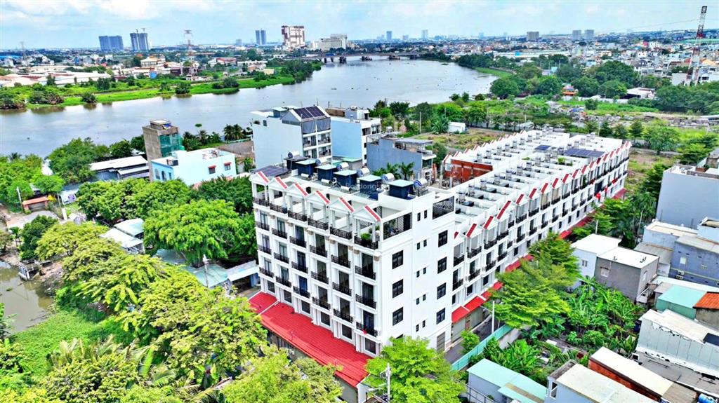 Chủ giảm hơn 1 tỷ cần bán căn nhà 4 tầng đường 9m ngay cổng vạn phúc city