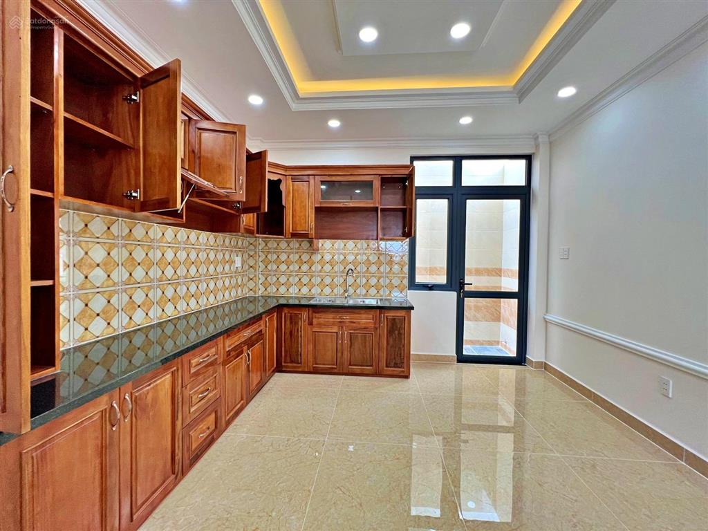 Chủ giảm hơn 1 tỷ cần bán căn nhà 4 tầng đường 9m ngay cổng vạn phúc city