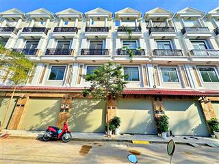 Chủ giảm hơn 1 tỷ cần bán căn nhà 4 tầng đường 9m ngay cổng vạn phúc city