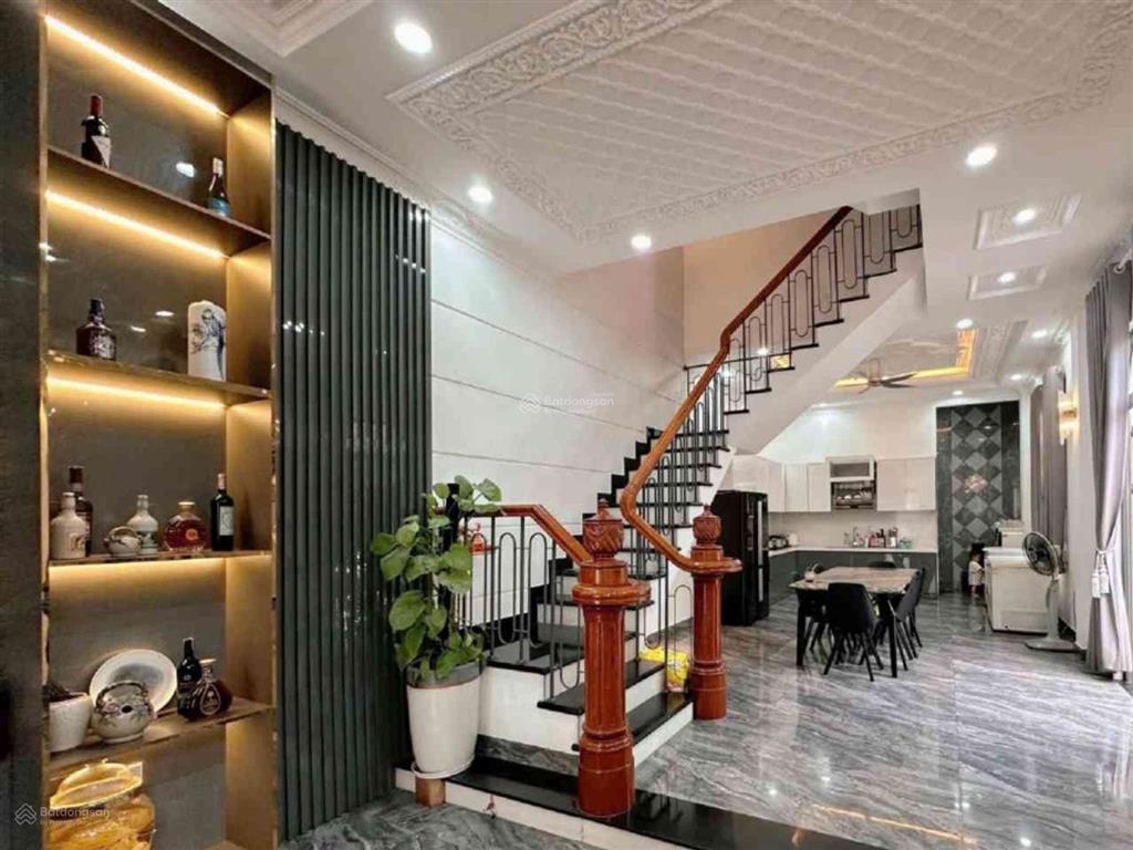 Nhà gấp bán cuối tân kỳ tân quý  bình tân  77m2  sổ hồng riêng  hoàn công đủ  hẻm 8m  giá tốt