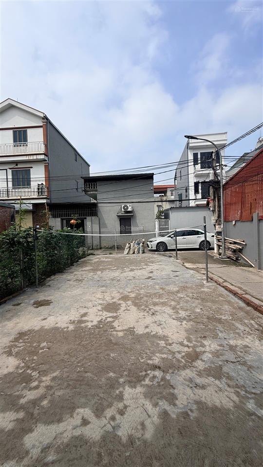 Bán nhanh 54m2 đất thổ cư sổ đỏ lô góc 2 mặt đường ô tô vào tận đất tại trung tâm xã an thượng