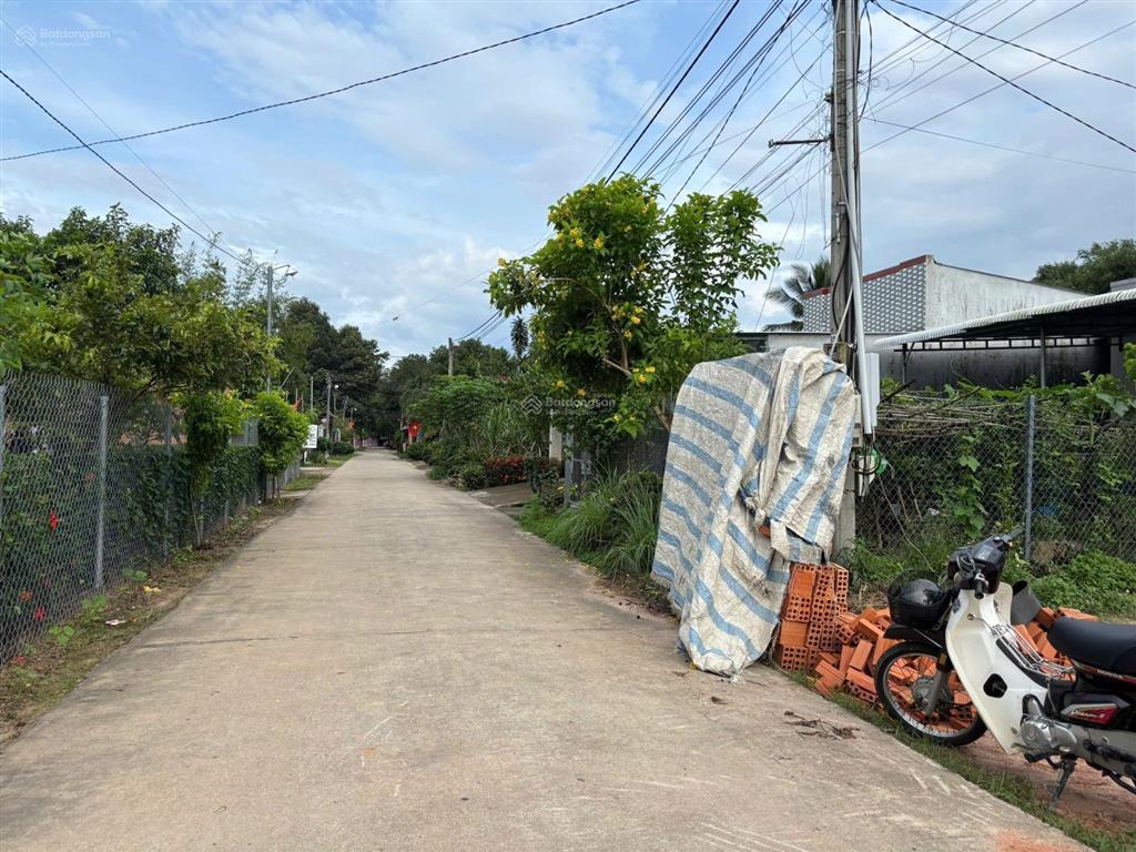 Bán đất chính chủ ngay nhà văn hoá ấp 2 phú điền