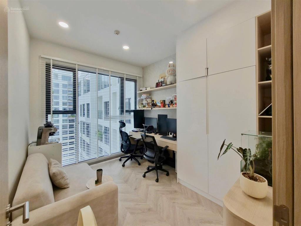 Bán gấp 2pn lumiere giá tốt
