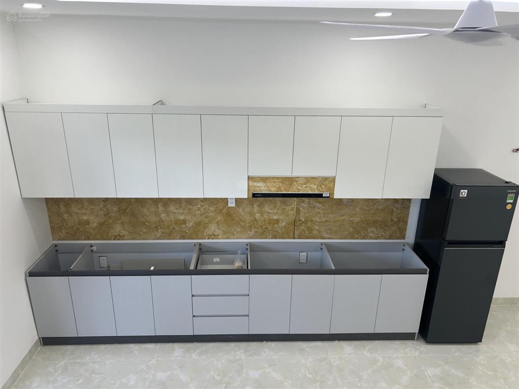 Nhà phố liền kề mới cho thuê, vào ở ngay, căn 4pn, giá 8tr/tháng.