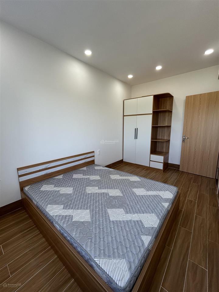 Nhà phố liền kề mới cho thuê, vào ở ngay, căn 4pn, giá 8tr/tháng.