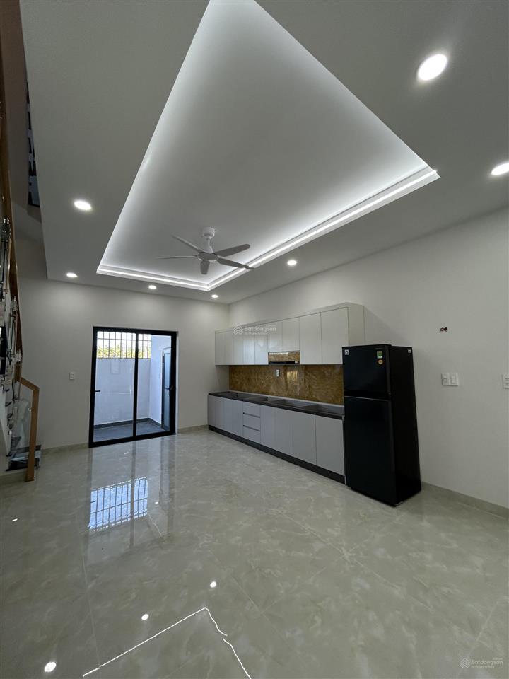 Nhà phố liền kề mới cho thuê, vào ở ngay, căn 4pn, giá 8tr/tháng.