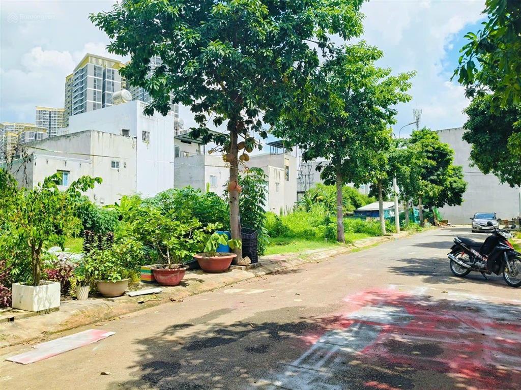 Đất 51m2 cạnh vinhomes grand park đường nhựa 8m chỉ 2.8 tỷ
