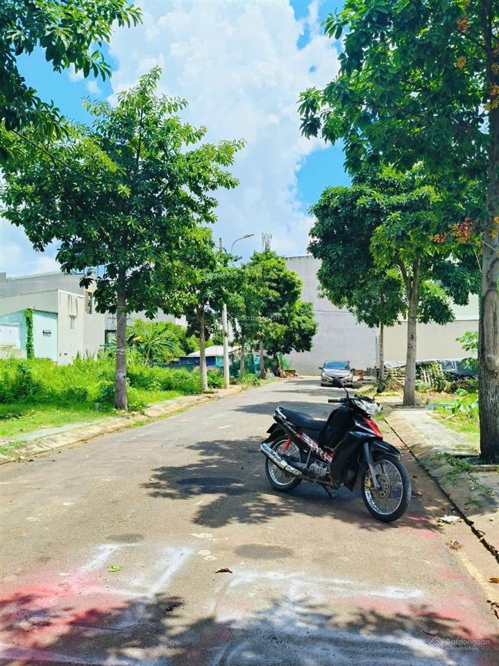 Đất 51m2 cạnh vinhomes grand park đường nhựa 8m chỉ 2.8 tỷ
