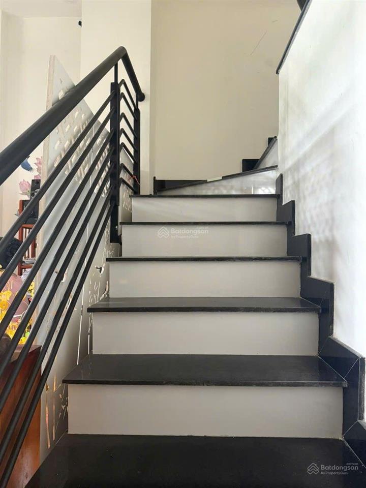 Giảm 500tr bán gấp nhà 3 tầng, hẻm thông đường trường lưu