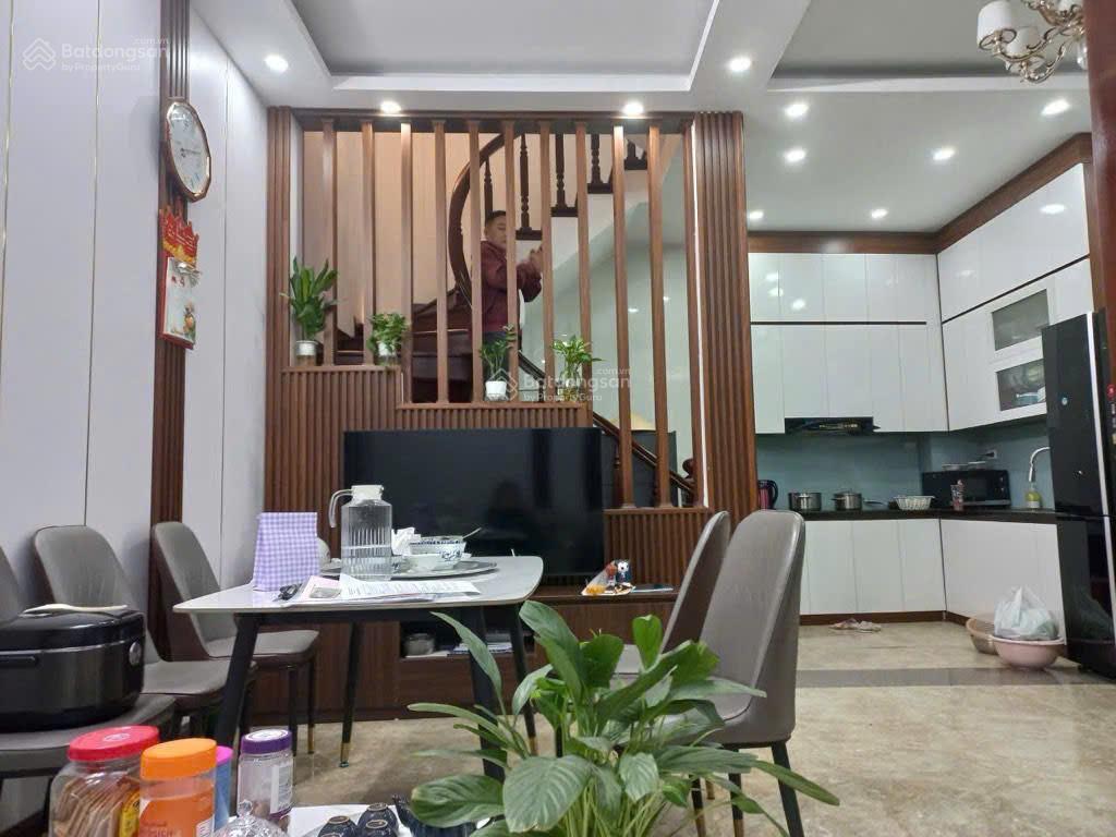 Chủ nhà gửi bán nhà ngõ 63 lê đức thọ, phú mỹ 40m ô tô đỗ cổng, dân trí cao.giá nhỉnh 8t