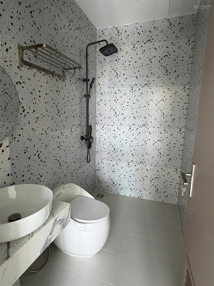 Bán nhà mới 5 tầng mặt tiền đường lâm văn bền  q.7