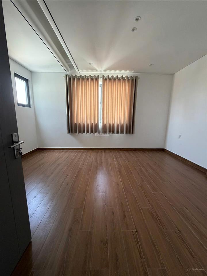 Bán nhà mới 5 tầng mặt tiền đường lâm văn bền  q.7