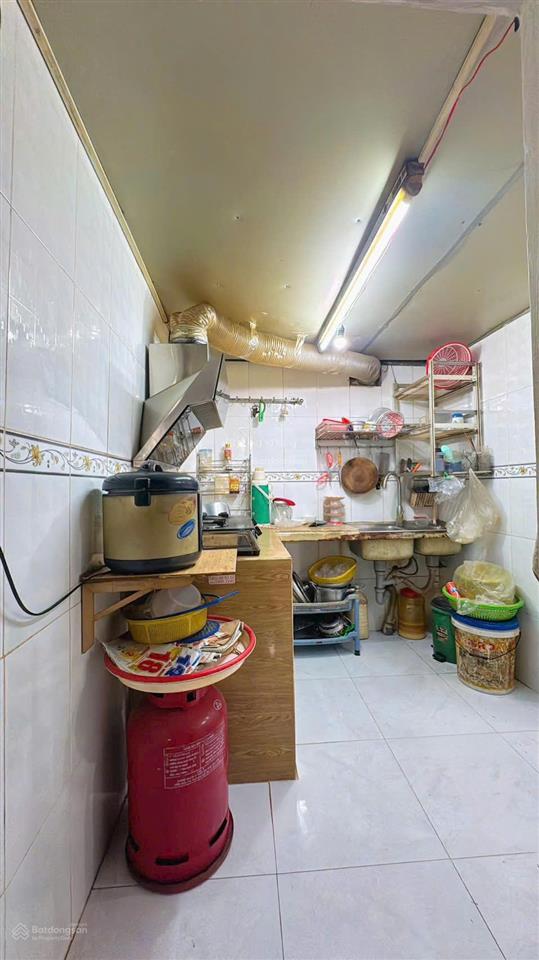 Bán nhà quận 10  hẻm xe hơi thông, cách mặt tiền chỉ 30m, giá chỉ 4,8 tỷ