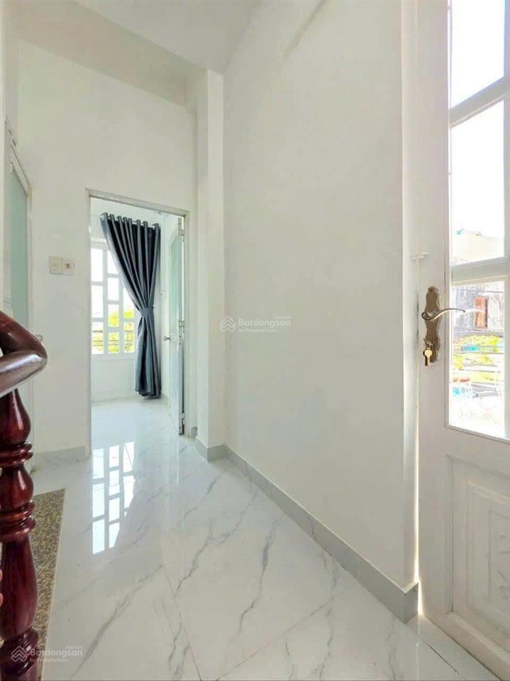Bán nhà 3 tầng mới đẹp góc 2 mặt tiền xe hơi tới nhà