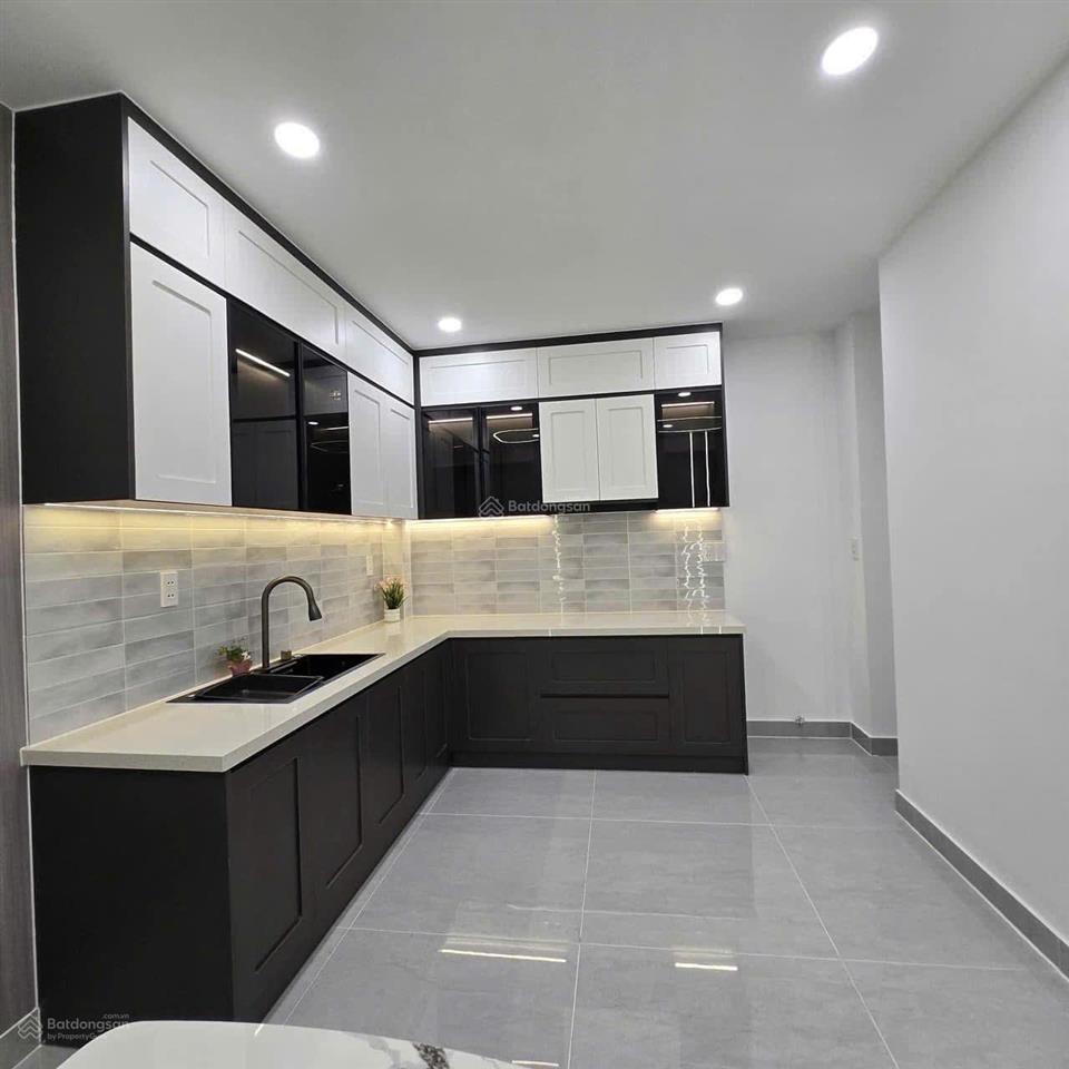 Bán nhà mới 100% 5 tầng btct hẻm âu dương lân, phường chánh hưng q8