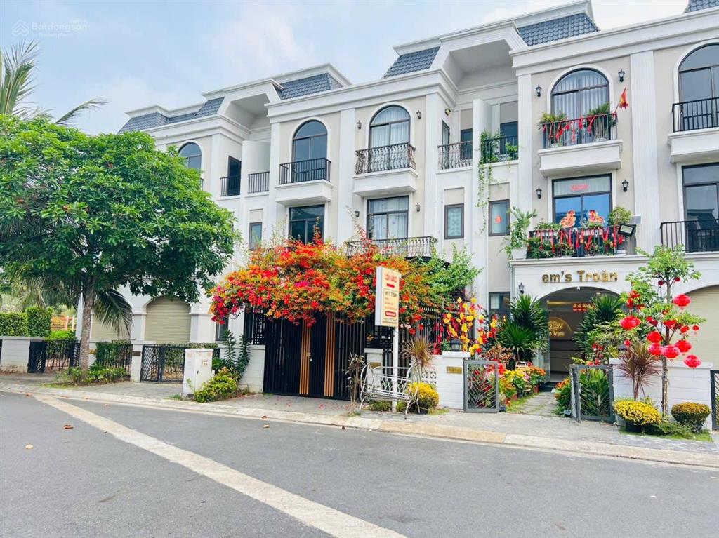 Nhà phố 3 lầu ngay aeon mall đã có sổ hoàn công