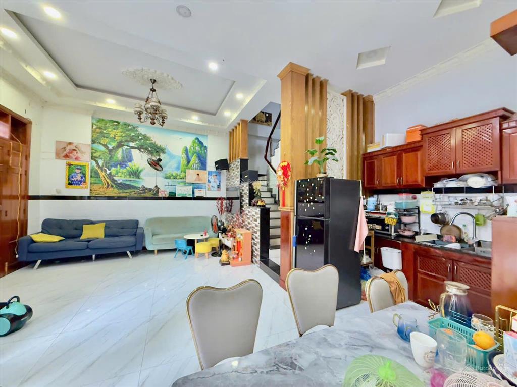 Bán nhà bề ngang 7m, đối diện emart gò vấp, 4pn, hẻm nhựa 4m cách mặt tiền 20m, 1t, 3l, nt full