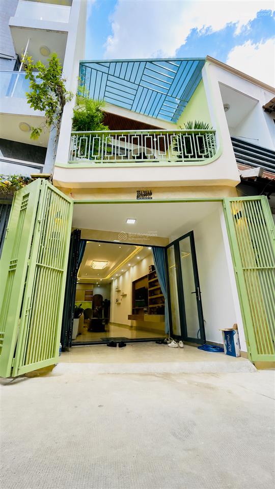 Xe hơi ngủ trong nhà, gần ngã 3 hồ văn huê và nguyễn kiệm. đc 694/33/ nguyễn kiệm, p. đức nhuận