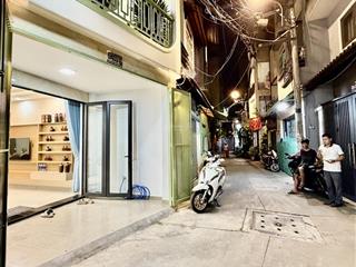 Xe hơi ngủ trong nhà, gần ngã 3 hồ văn huê và nguyễn kiệm. đc 694/33/ nguyễn kiệm, p. đức nhuận
