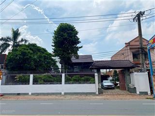 Bán biệt thự sân vườn mặt tiền vị trí kinh doanh tốt tại thuận an