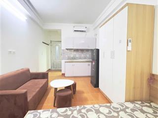 Cho thuê căn hộ ngõ 1 đình thôn, tầng 2 khép kín 25 m2 nội thất đầy đủ chỉ xách vali vào ở.