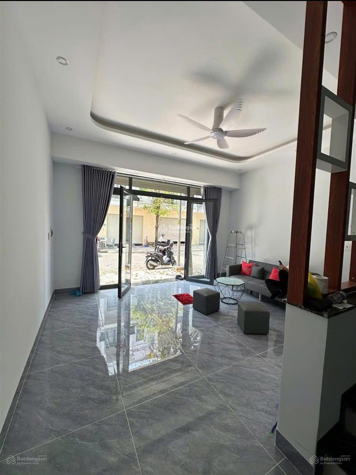 Bán nhà sổ hồng chính chủ 160m2 thành phố tân uyên giá 3,1 tỷ