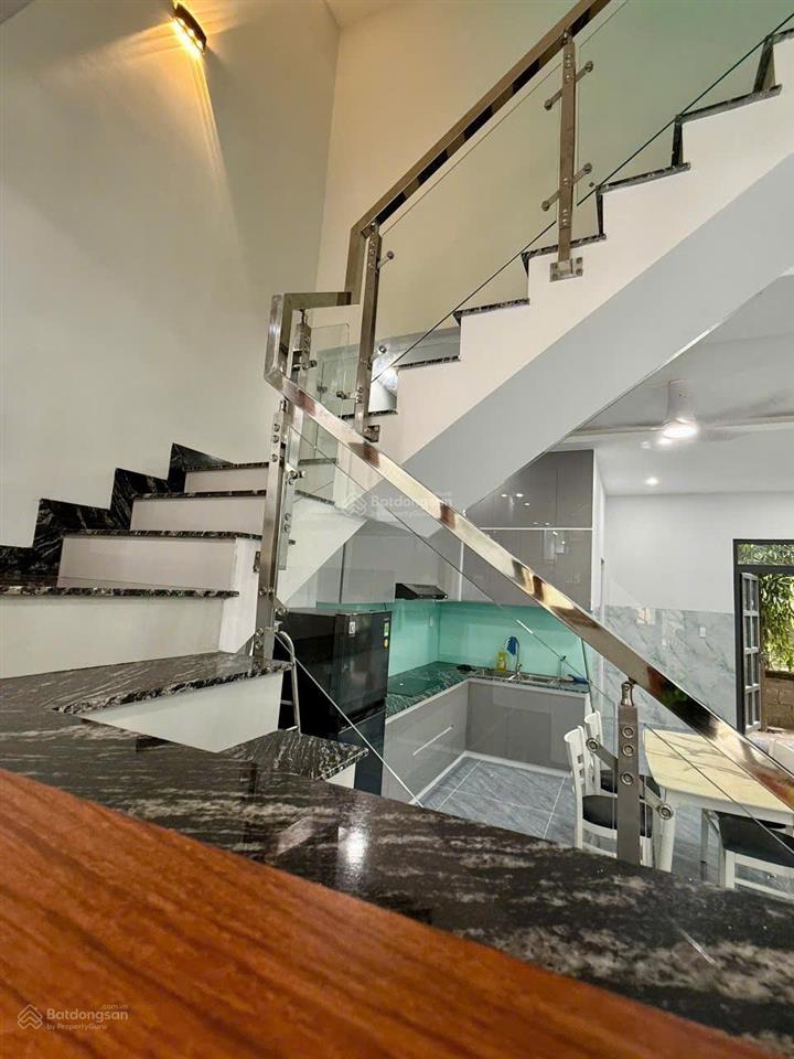 Bán nhà sổ hồng chính chủ 160m2 thành phố tân uyên giá 3,1 tỷ