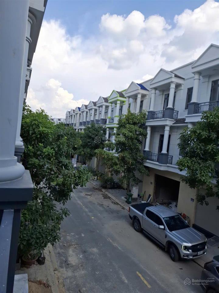 Bán nhà sổ hồng chính chủ 160m2 thành phố tân uyên giá 3,1 tỷ