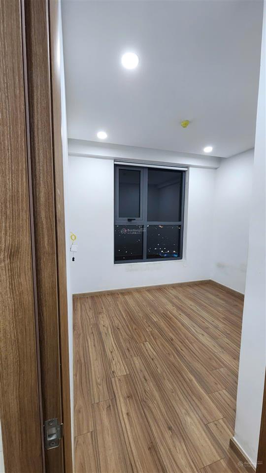 Chính chủ gửi bán căn 2pn  2wc 57m2 bcons green view thoáng không bị chắn, giá 2,43 tỷ còn bớt