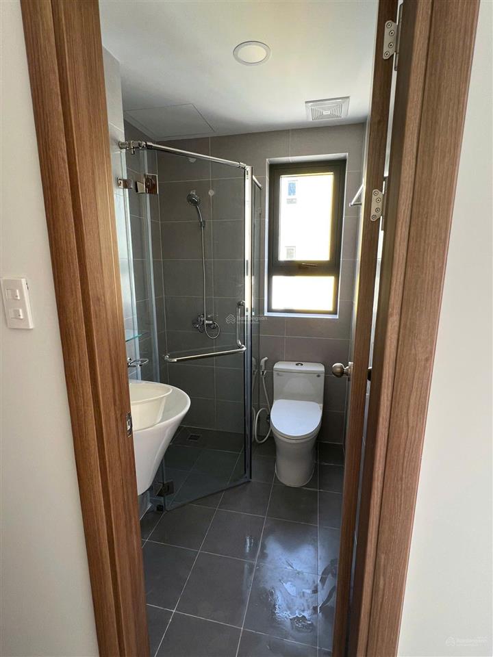 Chính chủ gửi bán lô góc 53m2 giá 2,5ty bao thuế phí, ưu điểm cả 2pn và 2wc đều có cửa sổ.
