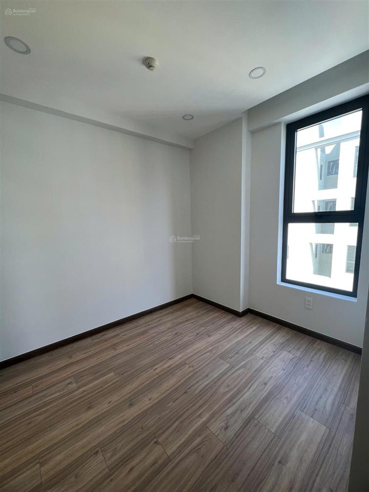 Chính chủ gửi bán lô góc 53m2 giá 2,5ty bao thuế phí, ưu điểm cả 2pn và 2wc đều có cửa sổ.