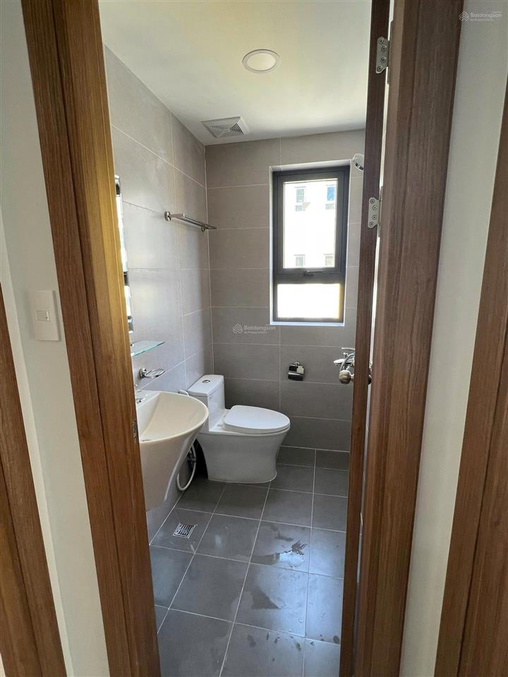 Chính chủ gửi bán lô góc 53m2 giá 2,5ty bao thuế phí, ưu điểm cả 2pn và 2wc đều có cửa sổ.