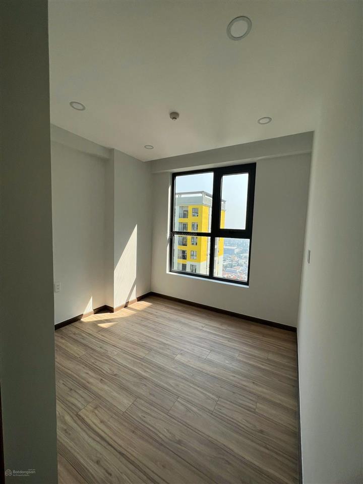 Chính chủ gửi bán lô góc 53m2 giá 2,5ty bao thuế phí, ưu điểm cả 2pn và 2wc đều có cửa sổ.