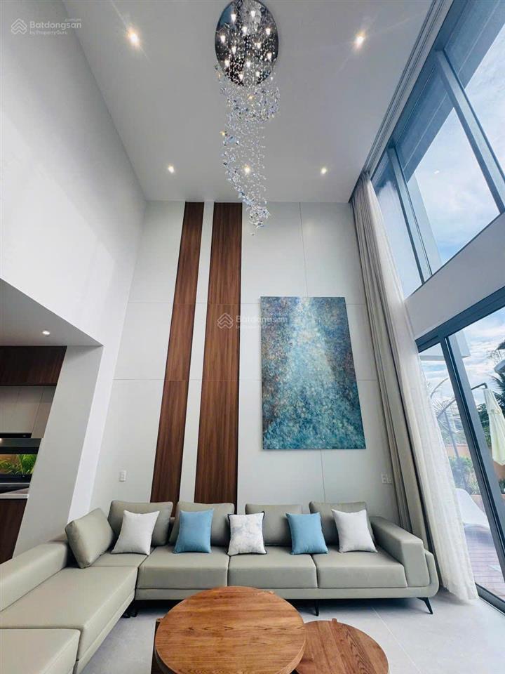 Cho thuê biệt thự regal victoria 4 phòng ngủ, diện tích 430m2, có hồ bơi và sân vườn rộng