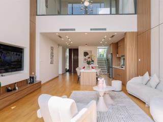 Cho thuê biệt thự regal victoria 4 phòng ngủ, diện tích 430m2, có hồ bơi và sân vườn rộng