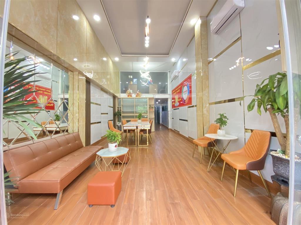 Mặt bằng trệt cho thuê làm văn phòng, showroom, phòng vé máy bay, du lịch, visa....tại quận 1