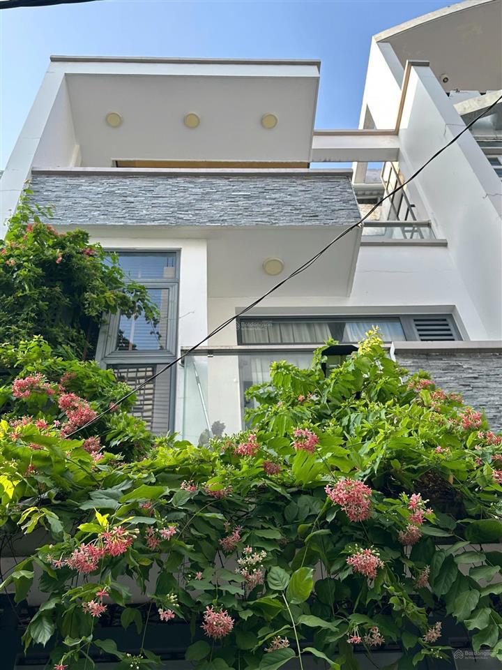 Bán nhà 5.1m x14m đúc 3.5 tấm ngay đh công thương tp.hcm