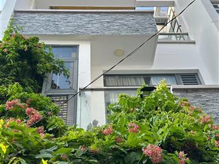 Bán nhà 5.1m x14m đúc 3.5 tấm ngay đh công thương tp.hcm