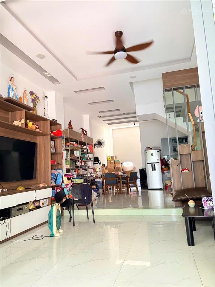Bán nhà 5.1m x14m đúc 3.5 tấm ngay đh công thương tp.hcm