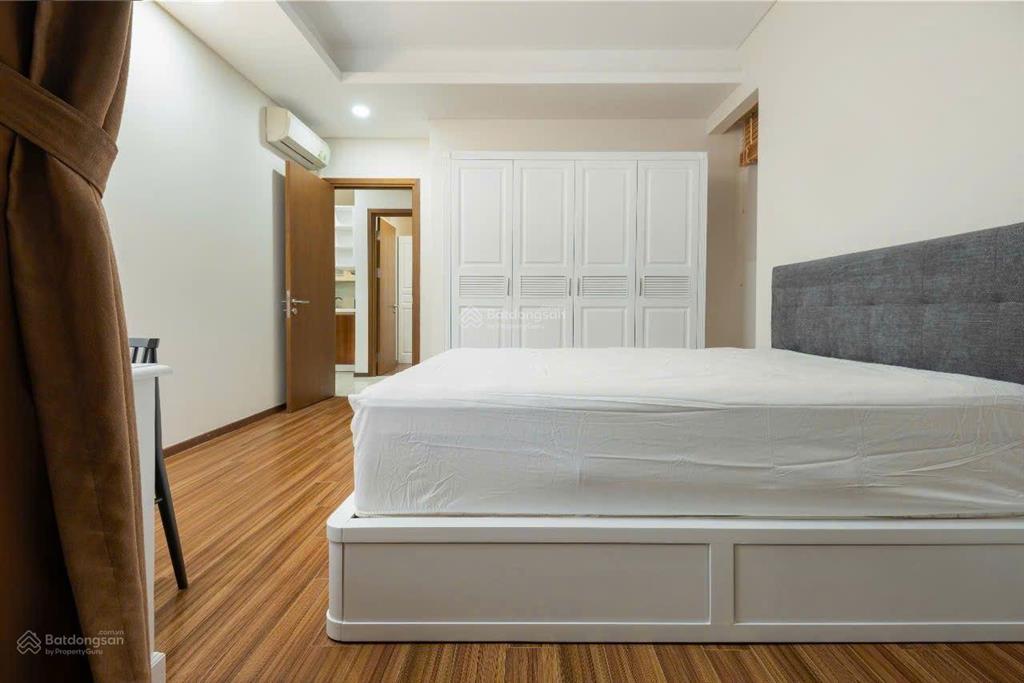 Cần bán gấp căn góc 3pn 136m2, giá 13 tỷ, lầu cao, view đẹp