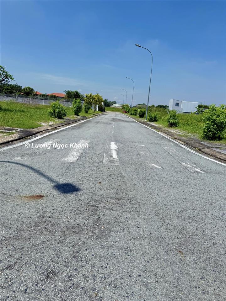 Không đủ sức đóng lãi ngân hàng, chủ đất hạ giá lô đất centana 85m2 rẻ hơn thị trường 300tr