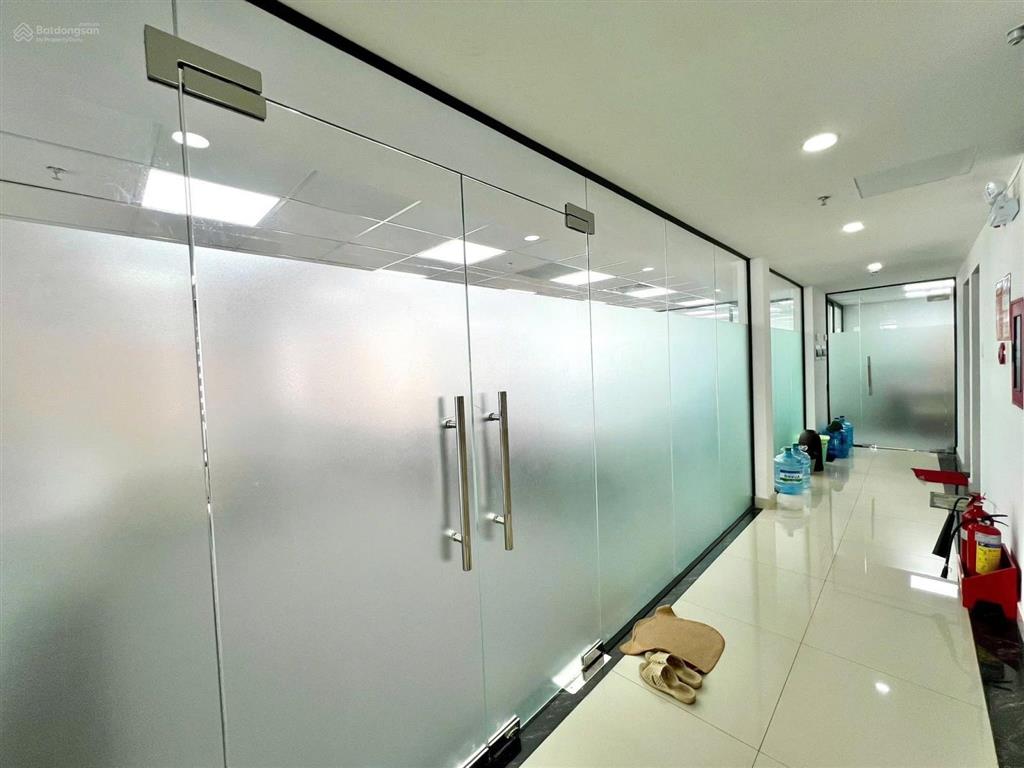 Văn phòng 170m² ( full nội thất) khu vực sân bay tân bình )