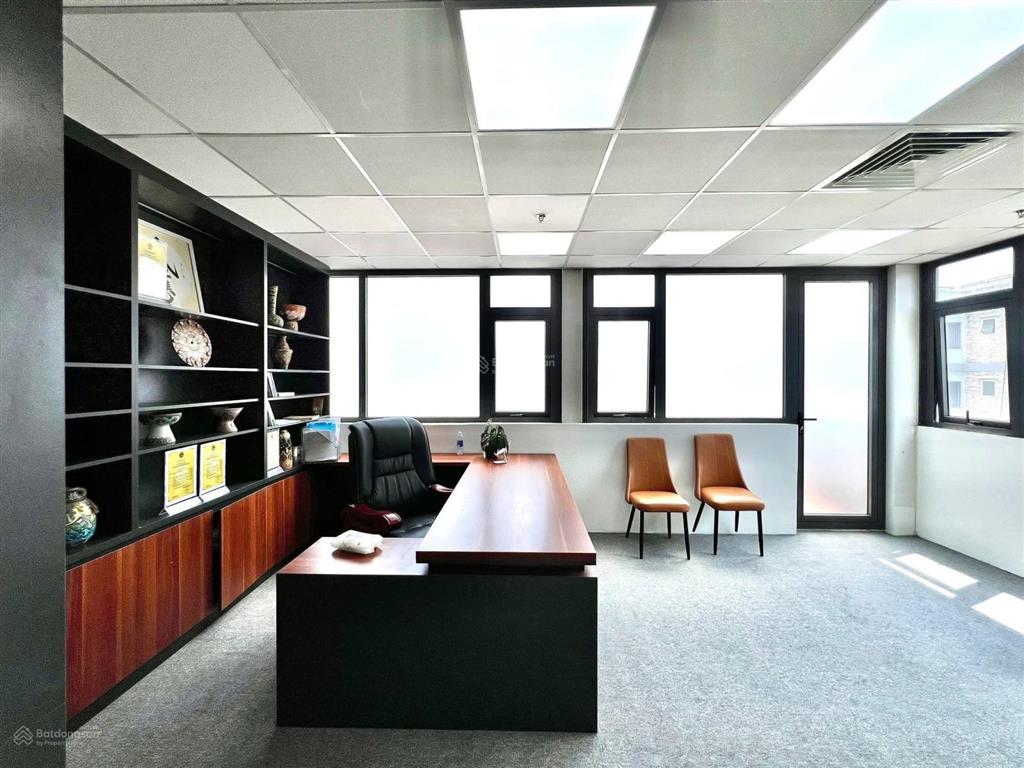Văn phòng 170m² ( full nội thất) khu vực sân bay tân bình )