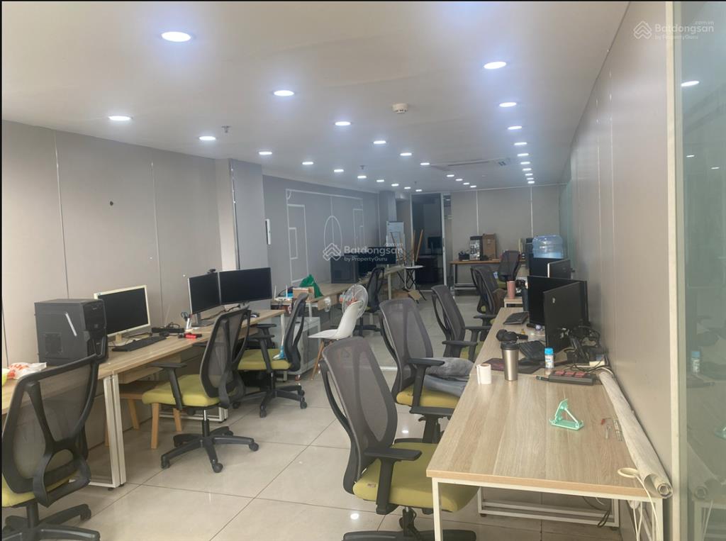 Cho thuê mặt bằng tầng trệt tòa nhà 70m2, mt trần não, quận 2