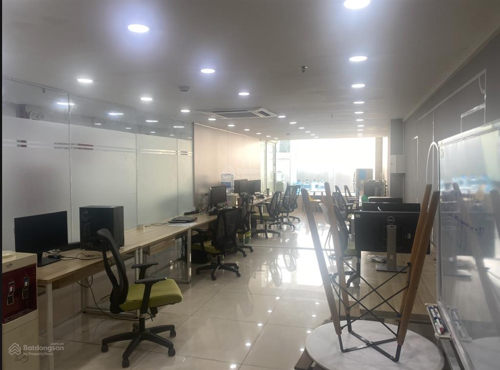 Cho thuê mặt bằng tầng trệt tòa nhà 70m2, mt trần não, quận 2