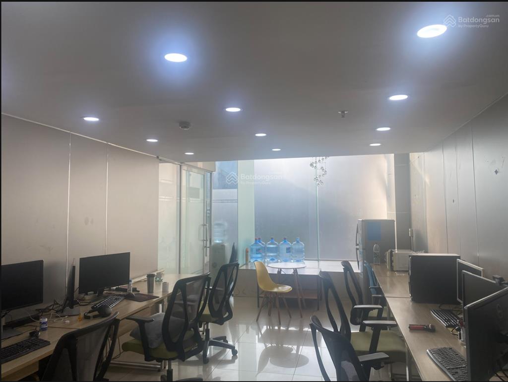 Cho thuê mặt bằng tầng trệt tòa nhà 70m2, mt trần não, quận 2